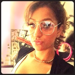 Meet your Posher, Stylish Mom👑